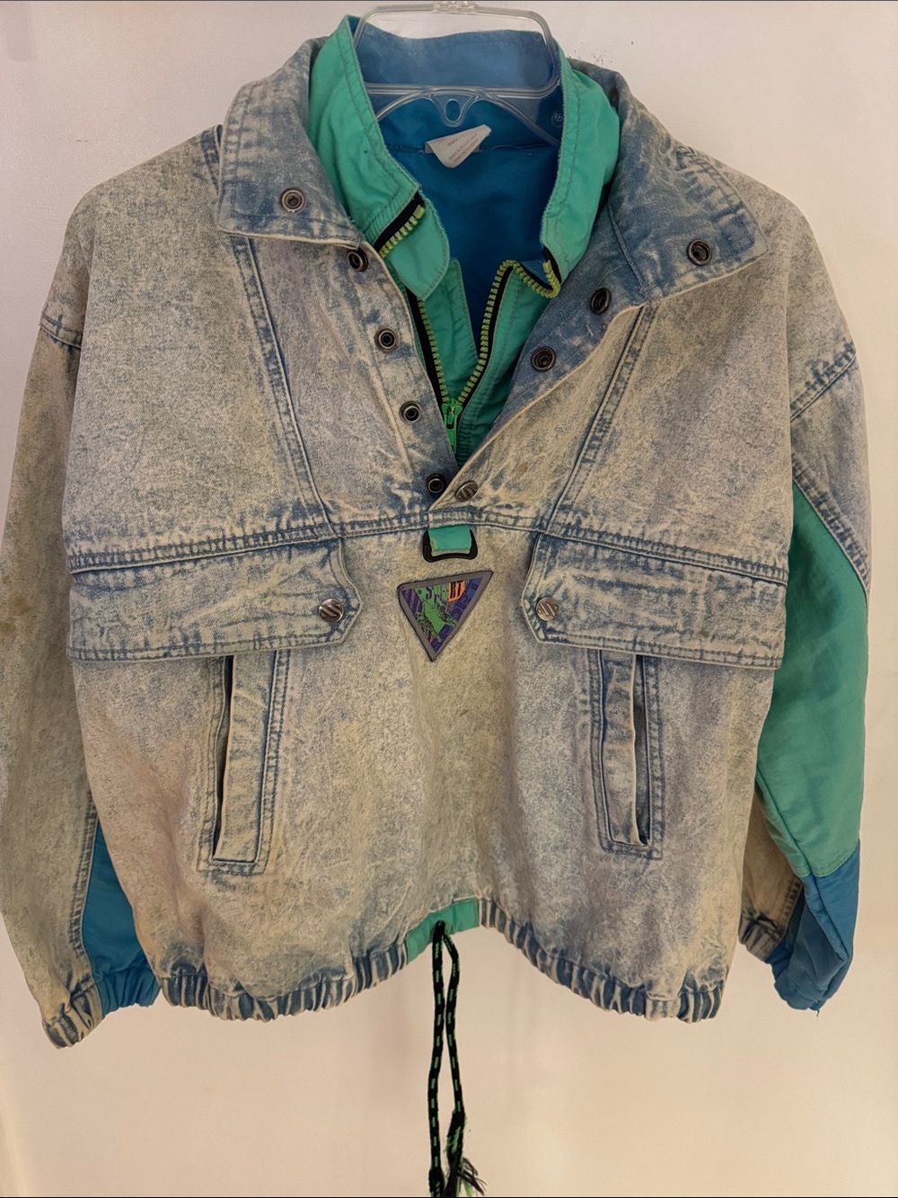 Acid Washed Denim 80s Levi's blue jacket with drawstring, zipper and buttons
